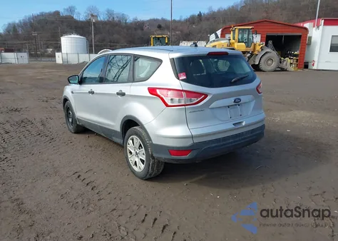 2014 Ford Escape S z USA, uszkodzony, nr VIN 1FMCU0F71EUB77447